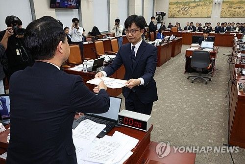 교육위, '국감 불출석' 설민신 교수 고발