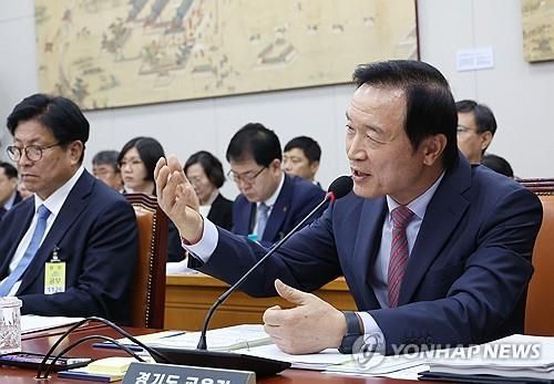 답변하는 임태희 경기도교육감