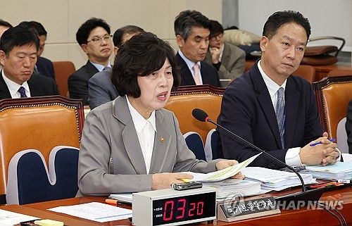 의원 질의에 답변하는 강정애 국가보훈부 장관