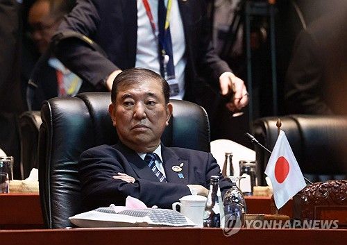 동아시아 정상회의 참석한 이시바 일 총리