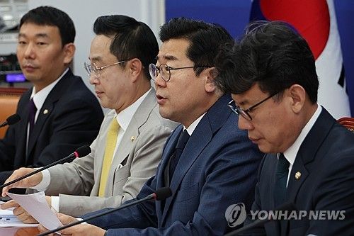 국감 대책회의 발언하는 박찬대 원내대표