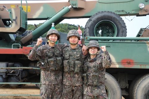 전역 연기한 제60보병사단 박정원·박예성·정태용 병장(왼쪽부터)