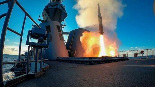 호주 해군 함정에서 발사되는 미사일