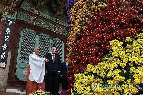 부산 범어사 방문한 윤석열 대통령