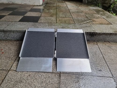 장애인 휴대용 경사로 