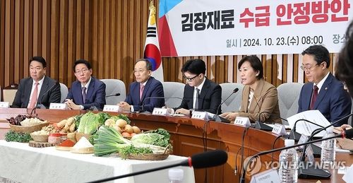 김장재료 수급 안정 민당정 협의회에서 발언하는 송미령 농식품부 장관