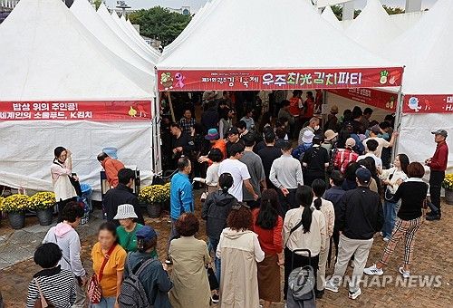 북적이는 김치마켓