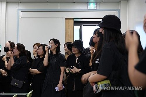 "선생님, 지켜드리지 못해 죄송합니다"