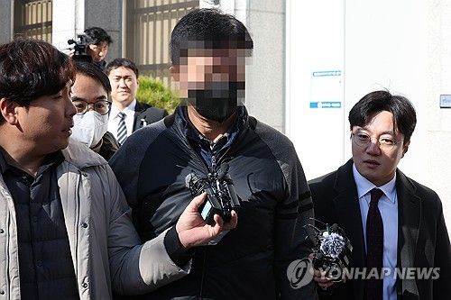 뇌물수수 의혹 경찰관, 영장실질심사 출석