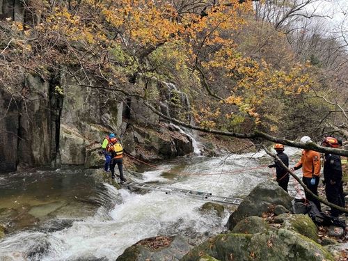 이단폭포 구조 현장
