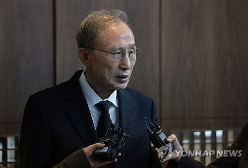 이상득 전 국회부의장 조문 마친 이명박 전 대통령