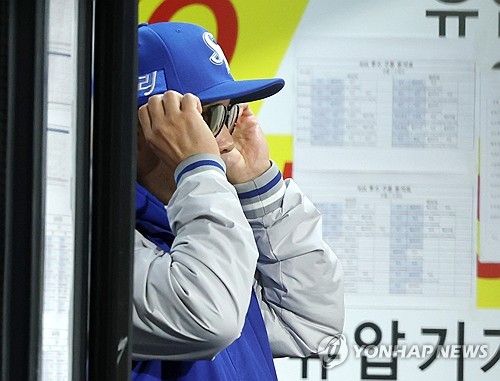 경기 지켜보는 박진만 삼성 감독