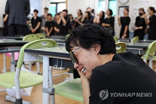 슬픔으로 가득한 심미영 선생님 교실