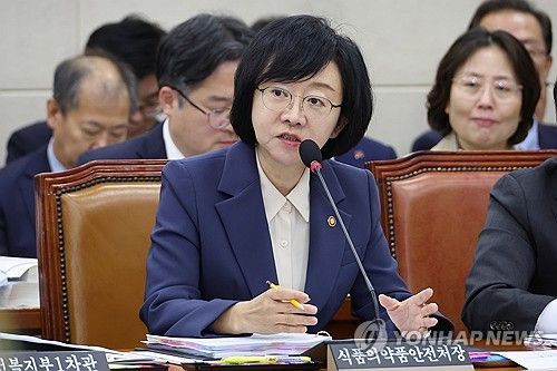 답변하는 오유경 식약처장