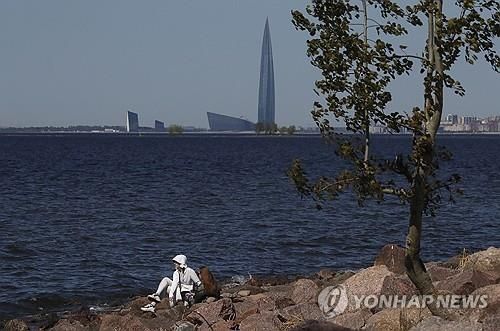 멀리 보이는 가스프롬 본사