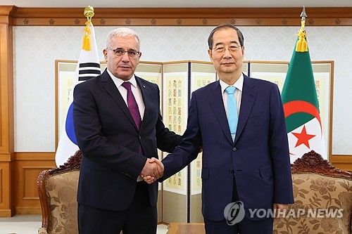 한덕수 총리, 알제리 하원의장과 기념 촬영