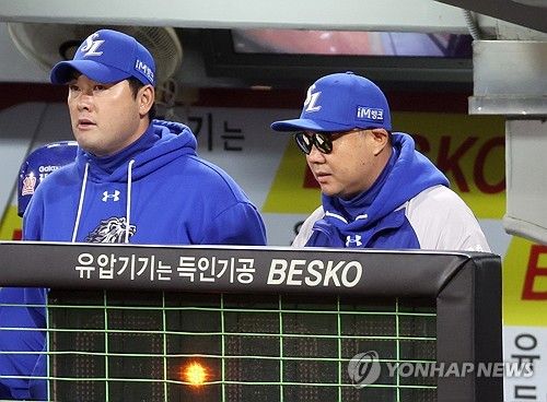 경기 지켜보는 박진만 감독