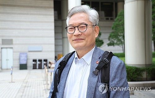 인사하는 송영길 소나무당 대표