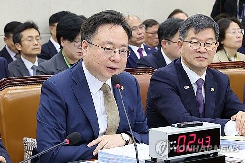 답변하는 조규홍 보건복지부 장관