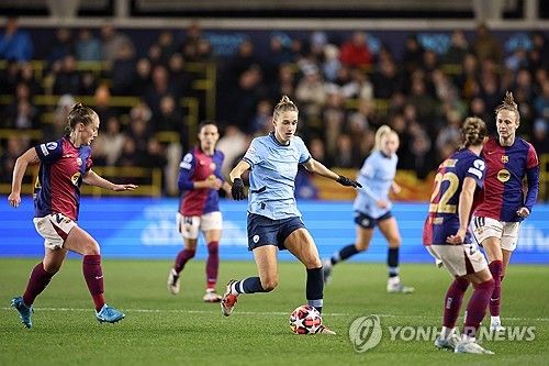 공을 잡고 있는 비비아너 미더마