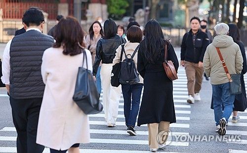 광화문 오가는 직장인들