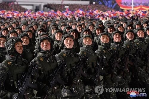 평양을 행진하는 북한 인민군 [EPA 연합뉴스 자료사진/KCNA 제공]