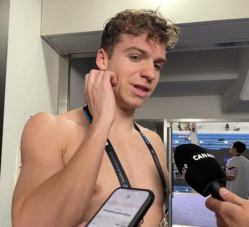 경기 후 인터뷰하는 레옹 마르샹