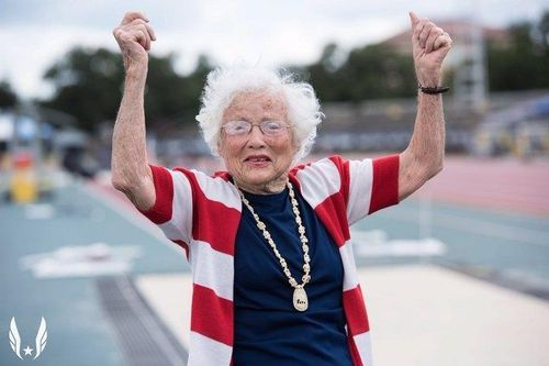 미 최고령 육상선수 줄리아 호킨스