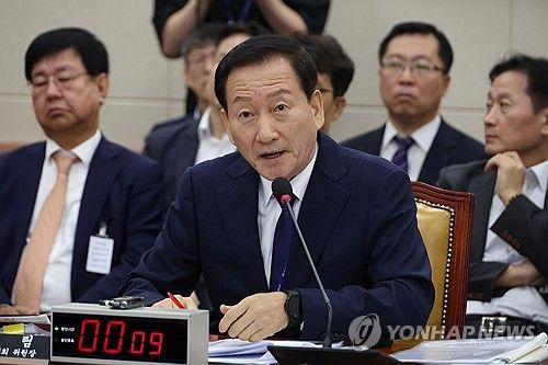 답변하는 류희림 방심위원장