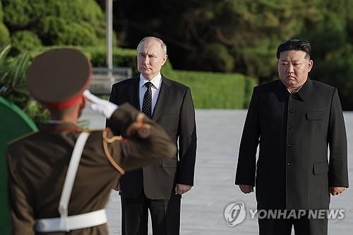 블라디미르 푸틴 러시아 대통령(좌측)과 김정은 북한 국무위원장(우측) [타스 연합뉴스 자료사진] [2024.10.24 송고]