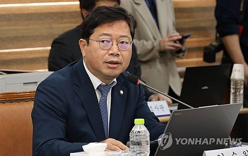 국정감사서 질의하는 김승원 의원