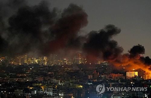 이스라엘 공습 후 연기 피어오르는 레바논 베이루트
