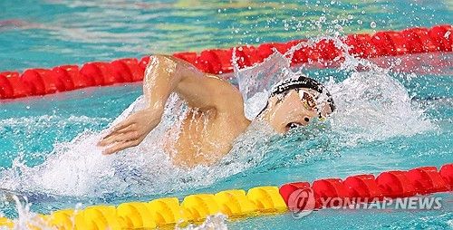 물살 가르는 김우민