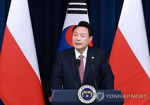 한·폴란드 공동 언론발표, 질문에 답하는 윤석열 대통령