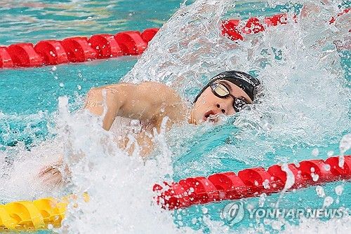 역영하는 황선우