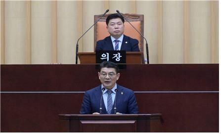 구정질문하는 김태진 의원