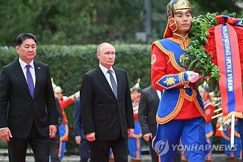 몽골 방문 당시 푸틴 러시아 대통령(가운데) 모습