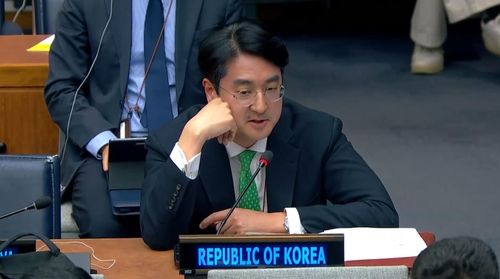 북한 측 발언 반박하는 주유엔 한국대표부 외교관