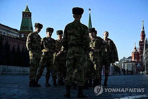 모스크바 붉은광장의 러시아 군인