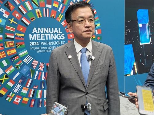 특파원단에 방미 결과 설명하는 최상목 경제 부총리