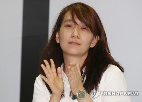 2019년 서울국제도서전 참석한 한강 작가 