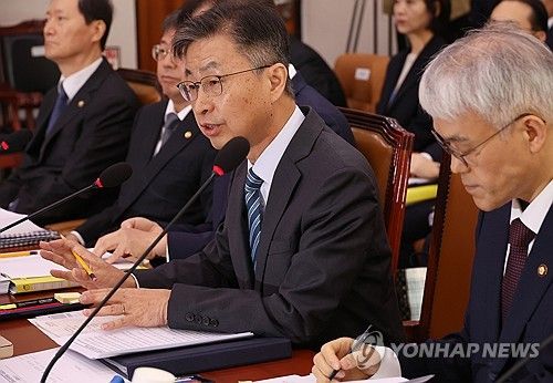 답변하는 최재해 감사원장