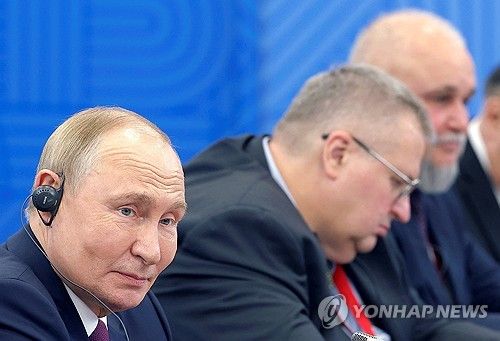 회의 참석한 푸틴 대통령