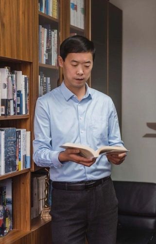 야오하이쥔 커환스제 부편집장