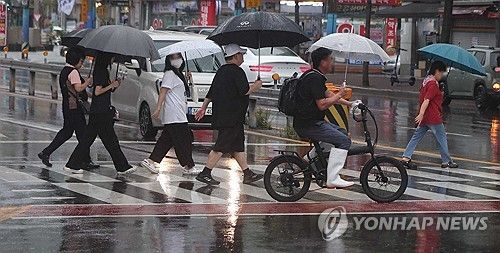 종일 흐리고 비