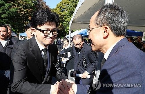인사하는 한동훈 대표와 추경호 원내대표