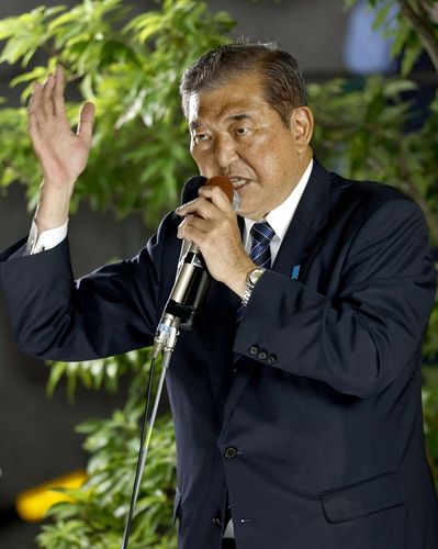 총선 전날 마지막 지원 유세를 하는 이시바 시게루 총리