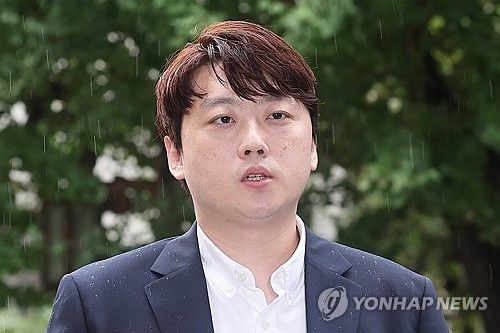 발언하는 박단 대전협 비상대책위원장
