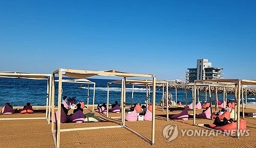 바다를 보며 마시는 커피 한잔