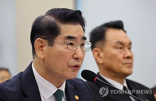 국방위원회 국정감사 참석한 김용현 장관